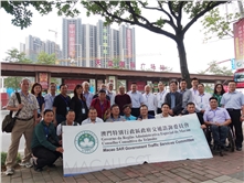 交諮委体验快速公交示范线后留影